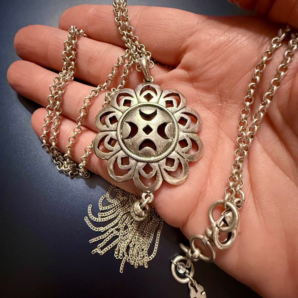 🎊HP!🎊 Lucky Brand Silver-Plated Floral Tassel Long Pendant Necklace - Picture 6 of 9